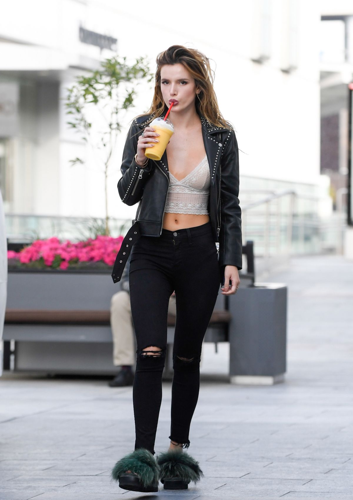 bella-thorne-out-and-about-in-los-angeles-06-14-2016_14.jpg