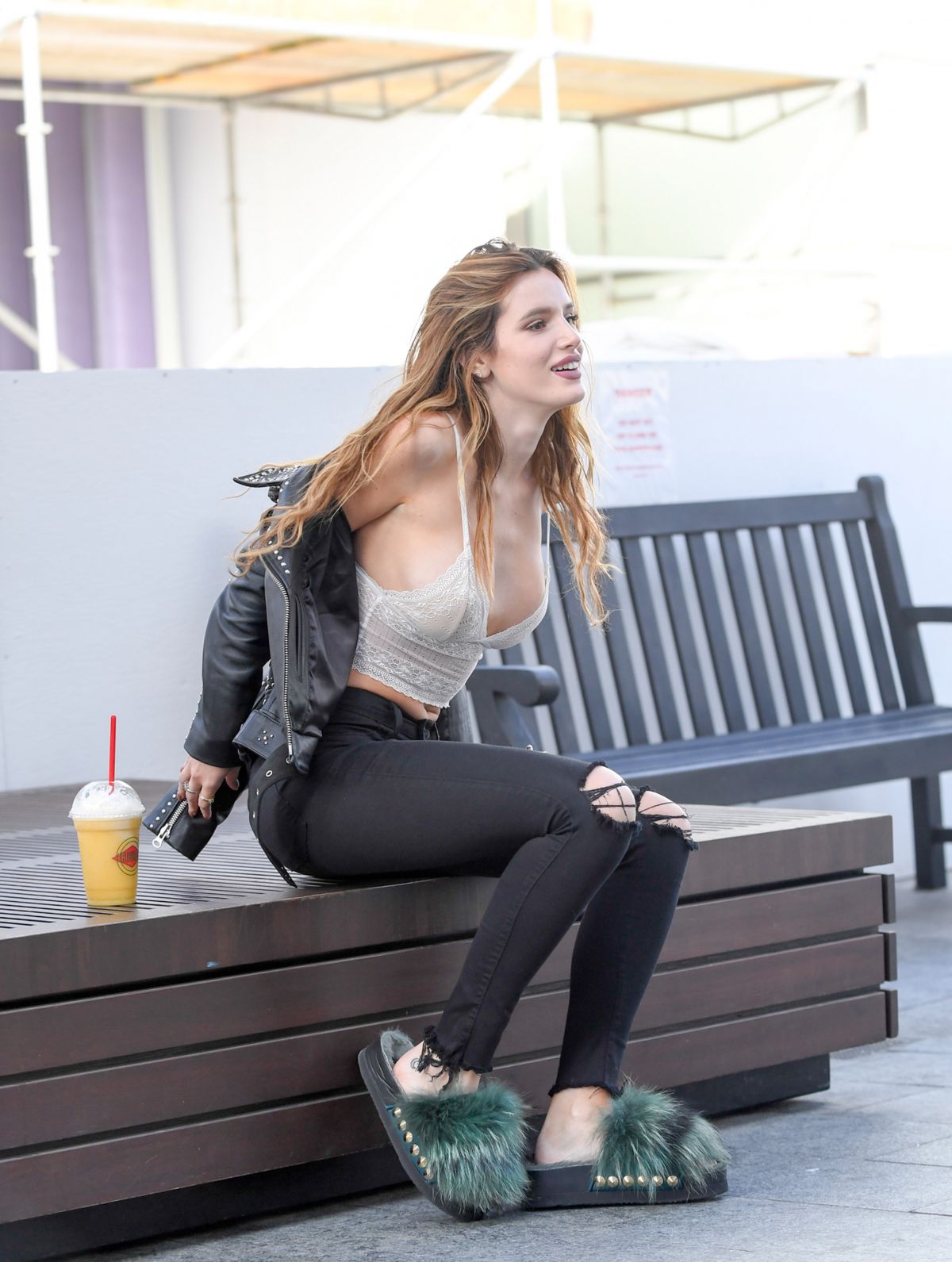 bella-thorne-out-and-about-in-los-angeles-06-14-2016_2.jpg