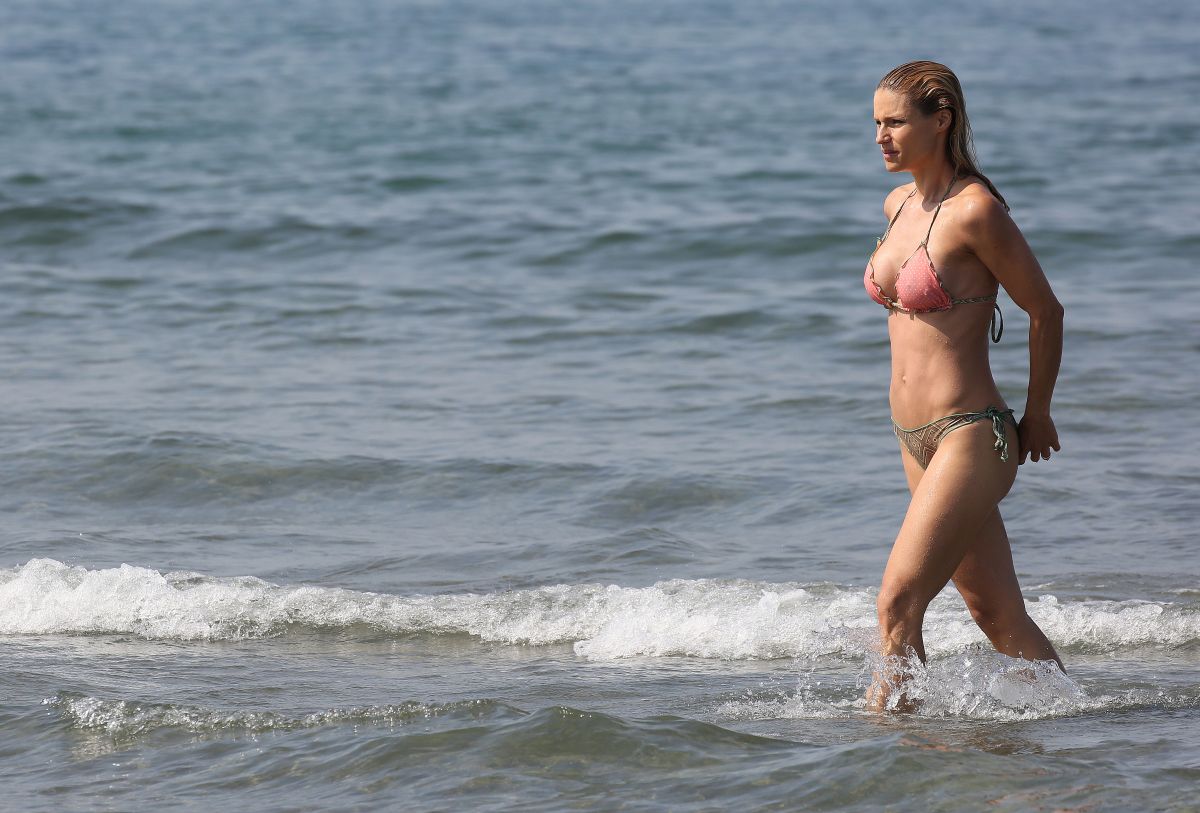 michelle-hunziker-in-bikini-at-a-beach-in-forte-del-marmi-06-24-2016_18.jpg