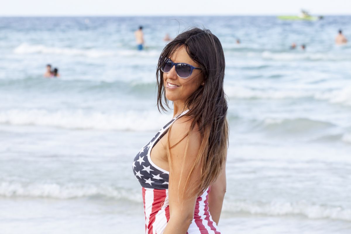 claudia-romani-in-bikini-on-the-beach-in-miami-07-06-2016_4.jpg
