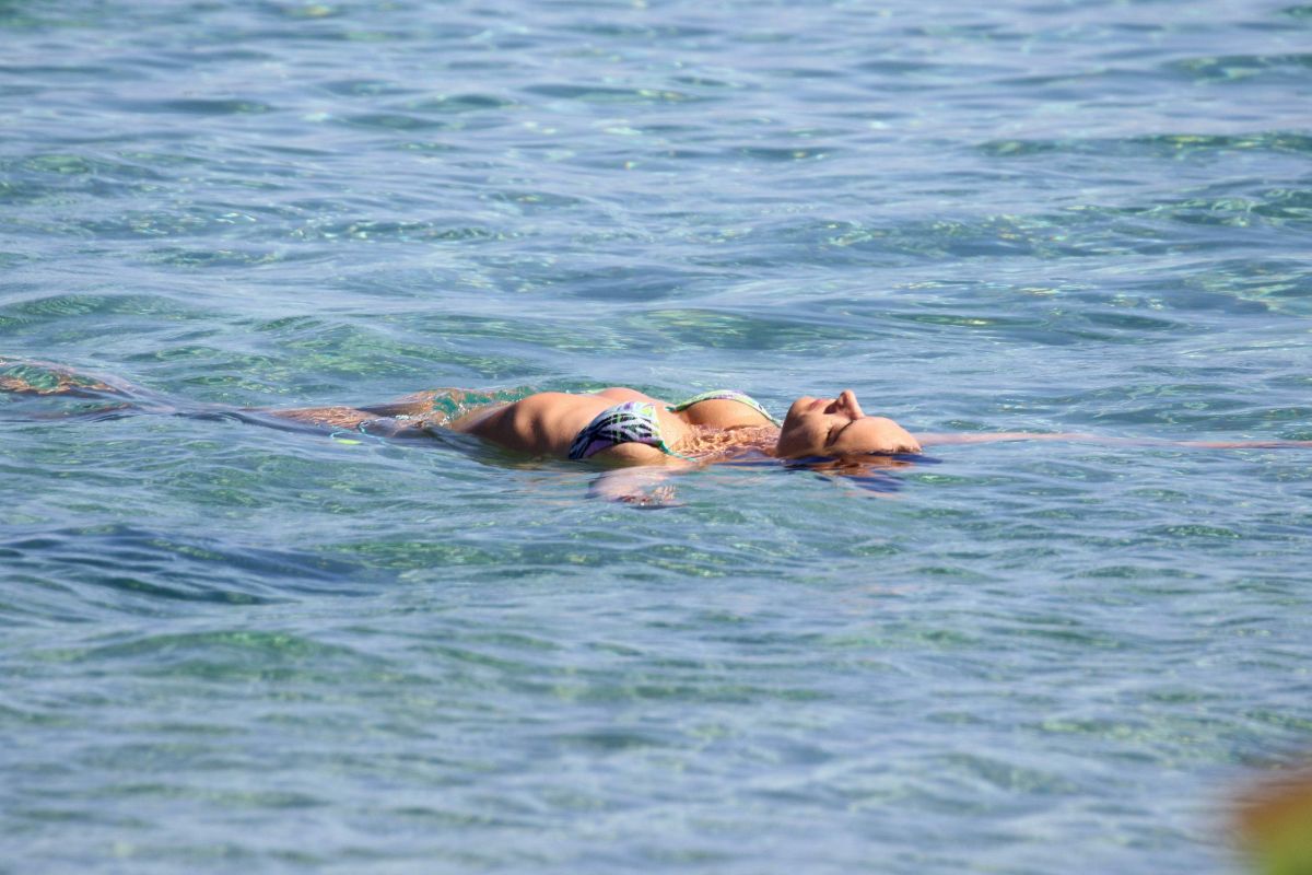 alessandra-ambrosio-in-bikini-at-a-beach-in-mykonos-07-13-2016_10.jpg