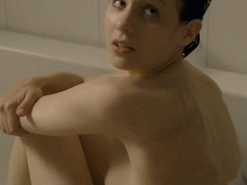 tuppence_middleton_topless_in_trap_for_cinderella_01-b4626971_web.jpg