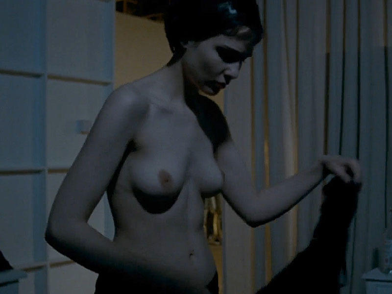 tuppence_middleton_topless_in_trap_for_cinderella_03-95e7b30e_web.jpg