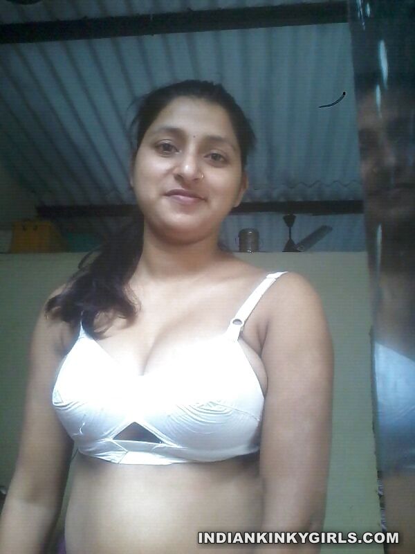 Chubby Raipur college girl taking Nude Selfies Hot_005.jpg