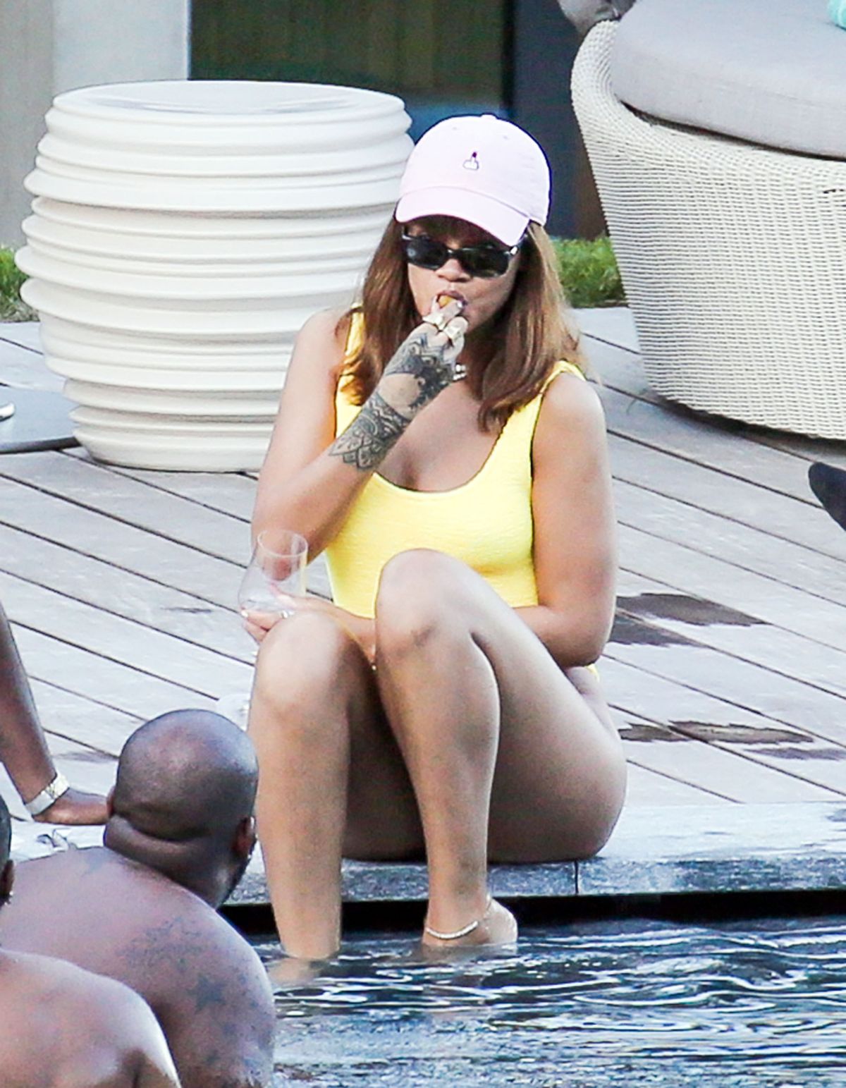 rihanna-in-swimsuit-at-pool-at-her-hotel-in-zurich-08-13-2016_10.jpg
