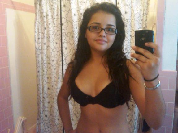 huge-mamme-nude-selfie-college-girl.jpg