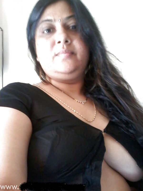 bhabhi-black-sari-nude5.jpg