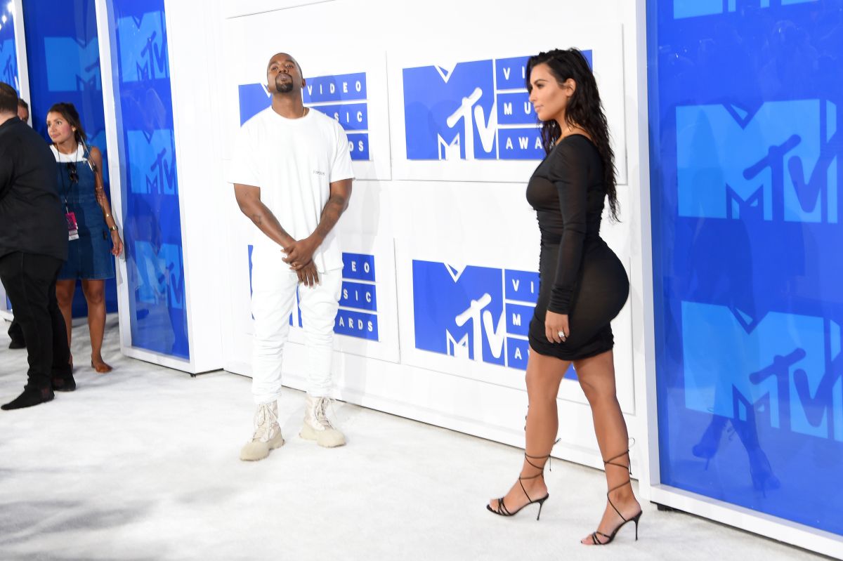 kim-kardashian-at-2016-mtv-video-music-awards-in-new-york-08-28-2016_12.jpg