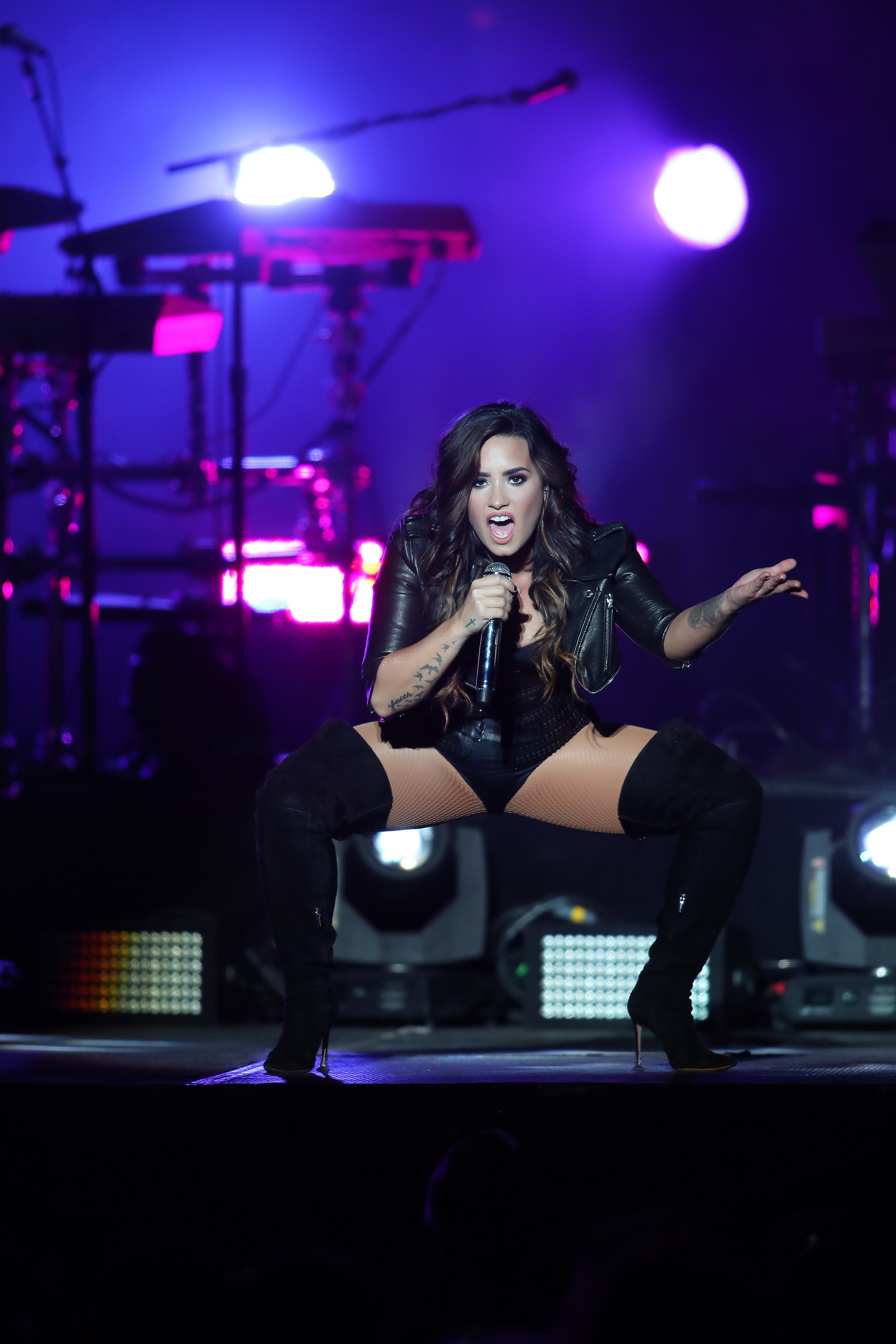 Demi Lovato spread legs on stage at the Grandstand at the Minnesota State Fair 11x UHQ photos 13.jpg