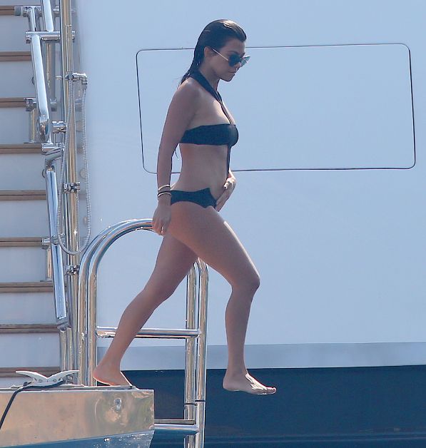 kourtney-kardashian-swimsuit-on-a-yacht-in-france-05.jpg