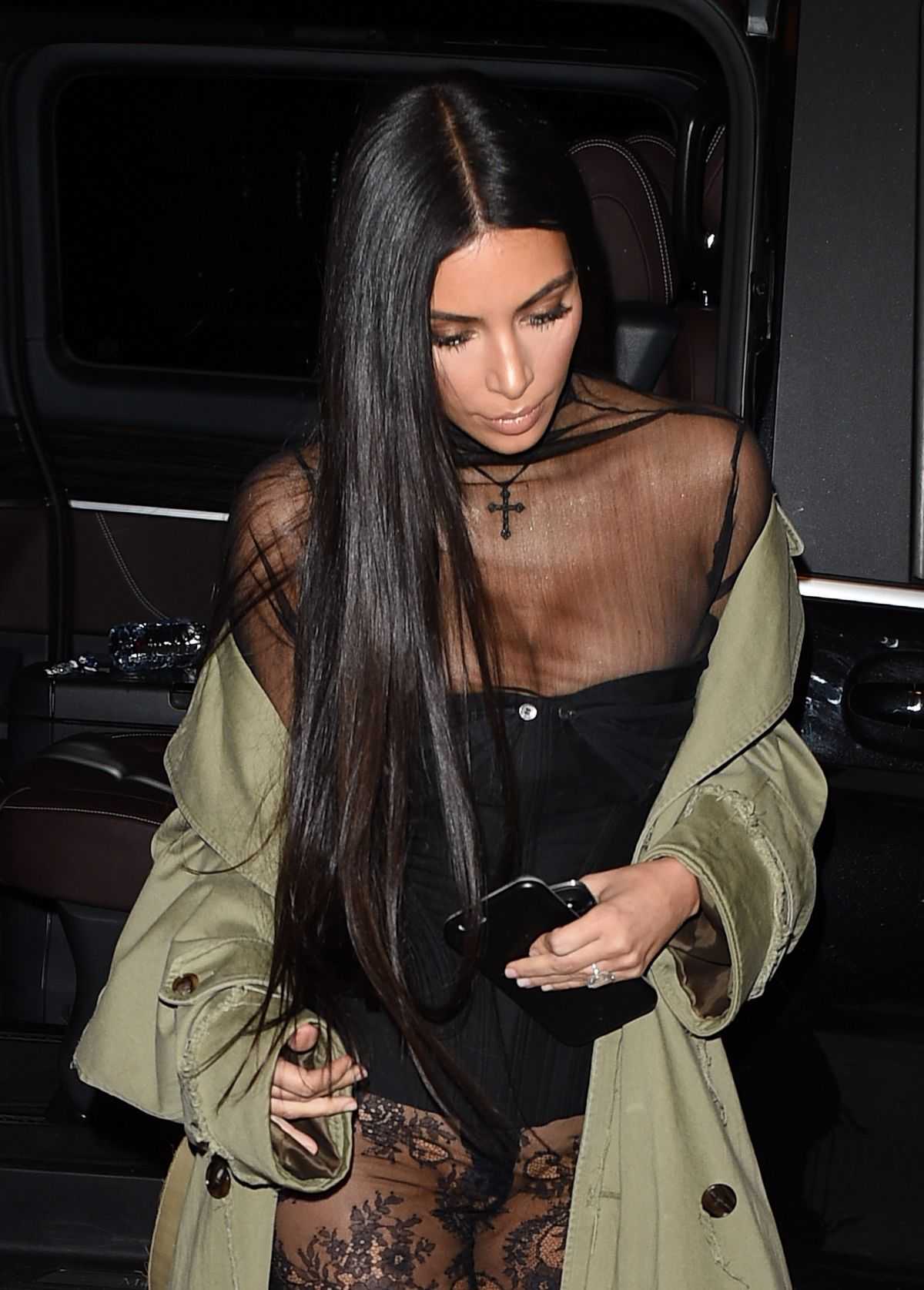 Kim-Kardashian-See-through-Outfit-16.jpg