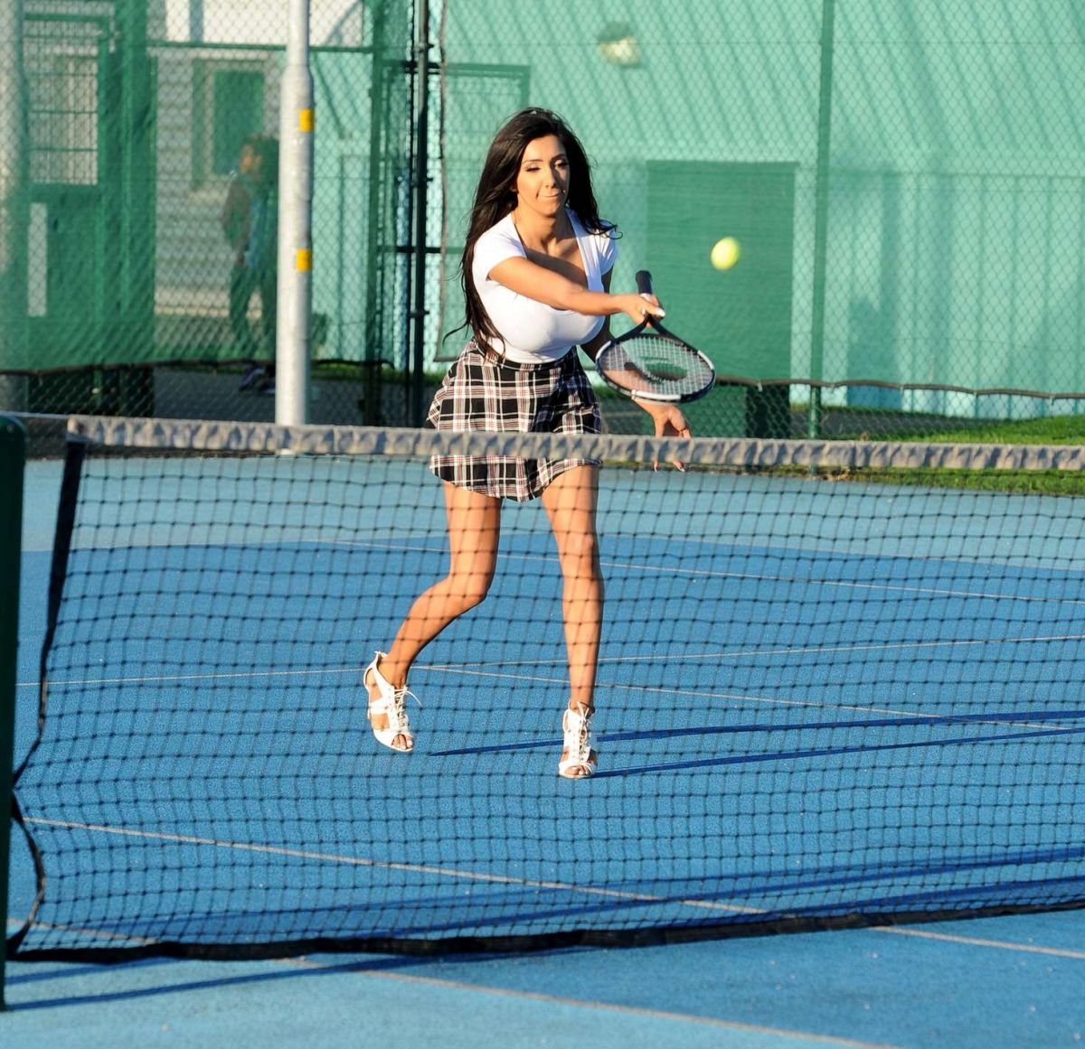 chloe-khan-playing-tennis-at-a-court-in-manchester-10-15-2016_3.jpg