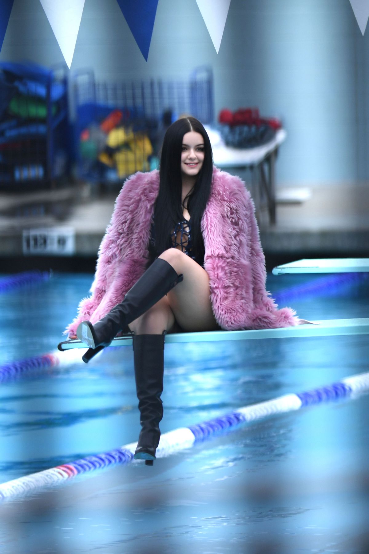 ariel-winter-in-swimsuit-on-the-set-of-a-photoshoot-in-los-angeles-10-29-2016_24.jpg