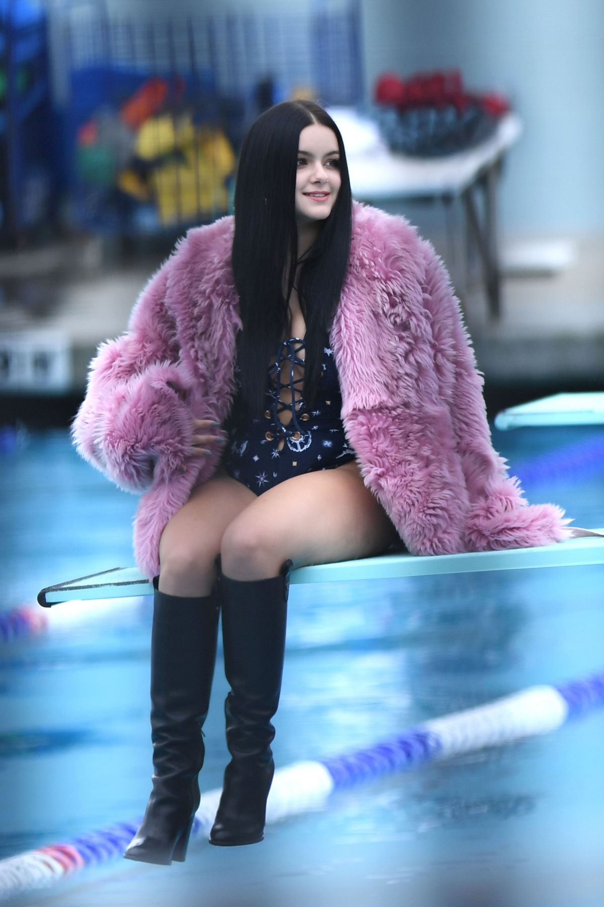 ariel-winter-in-swimsuit-on-the-set-of-a-photoshoot-in-los-angeles-10-29-2016_22.jpg