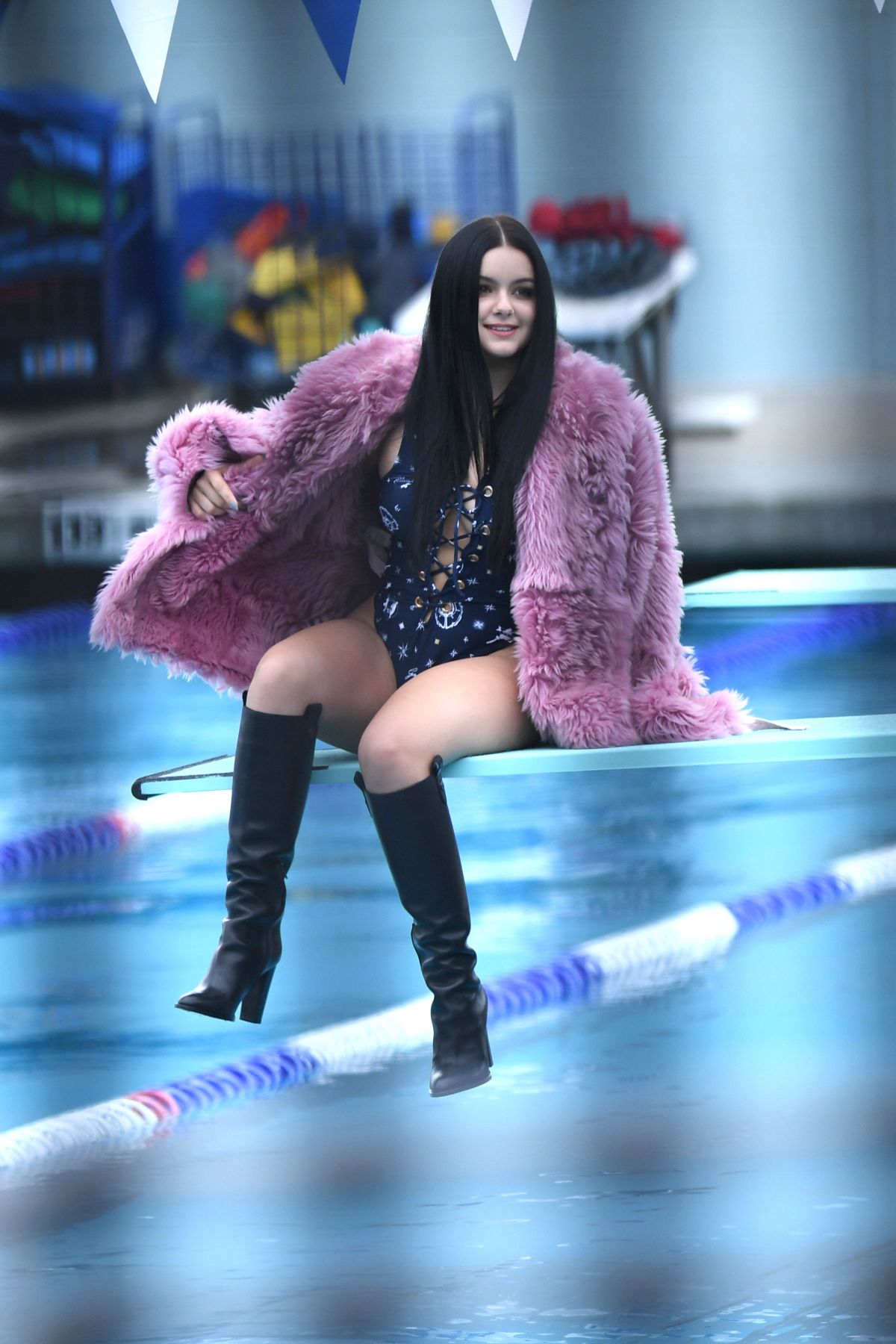 ariel-winter-in-swimsuit-on-the-set-of-a-photoshoot-in-los-angeles-10-29-2016_23.jpg
