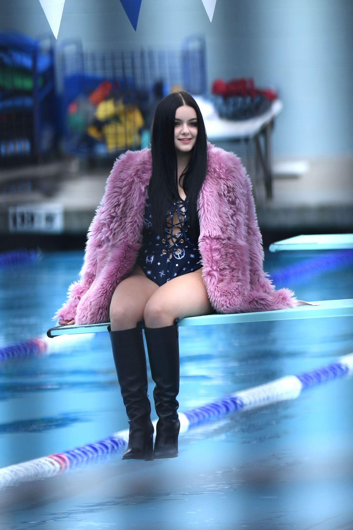 ariel-winter-in-swimsuit-on-the-set-of-a-photoshoot-in-los-angeles-10-29-2016_25.jpg