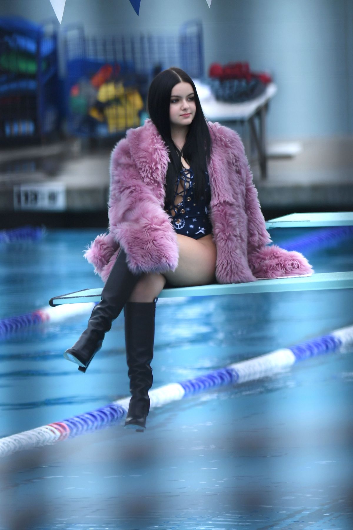 ariel-winter-in-swimsuit-on-the-set-of-a-photoshoot-in-los-angeles-10-29-2016_35.jpg