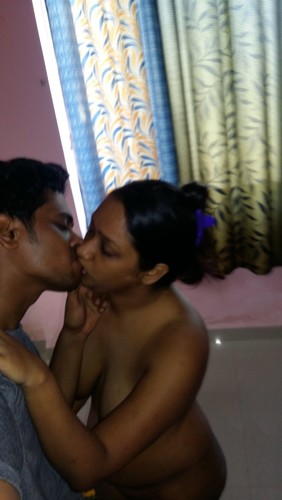 desi girlfriends naked and kissing