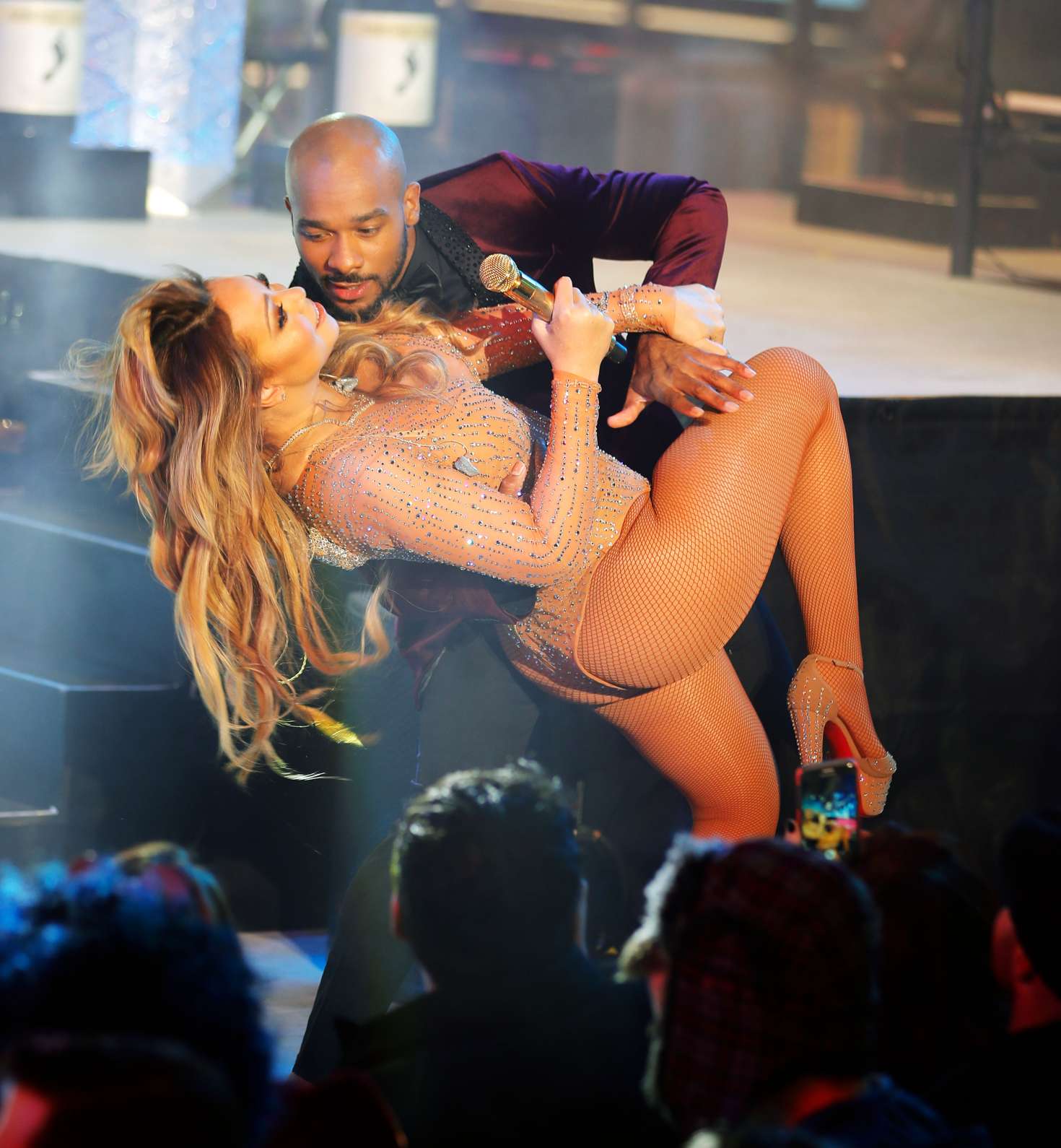 Mariah-Carey--Performance-at-Times-Square--16.jpg