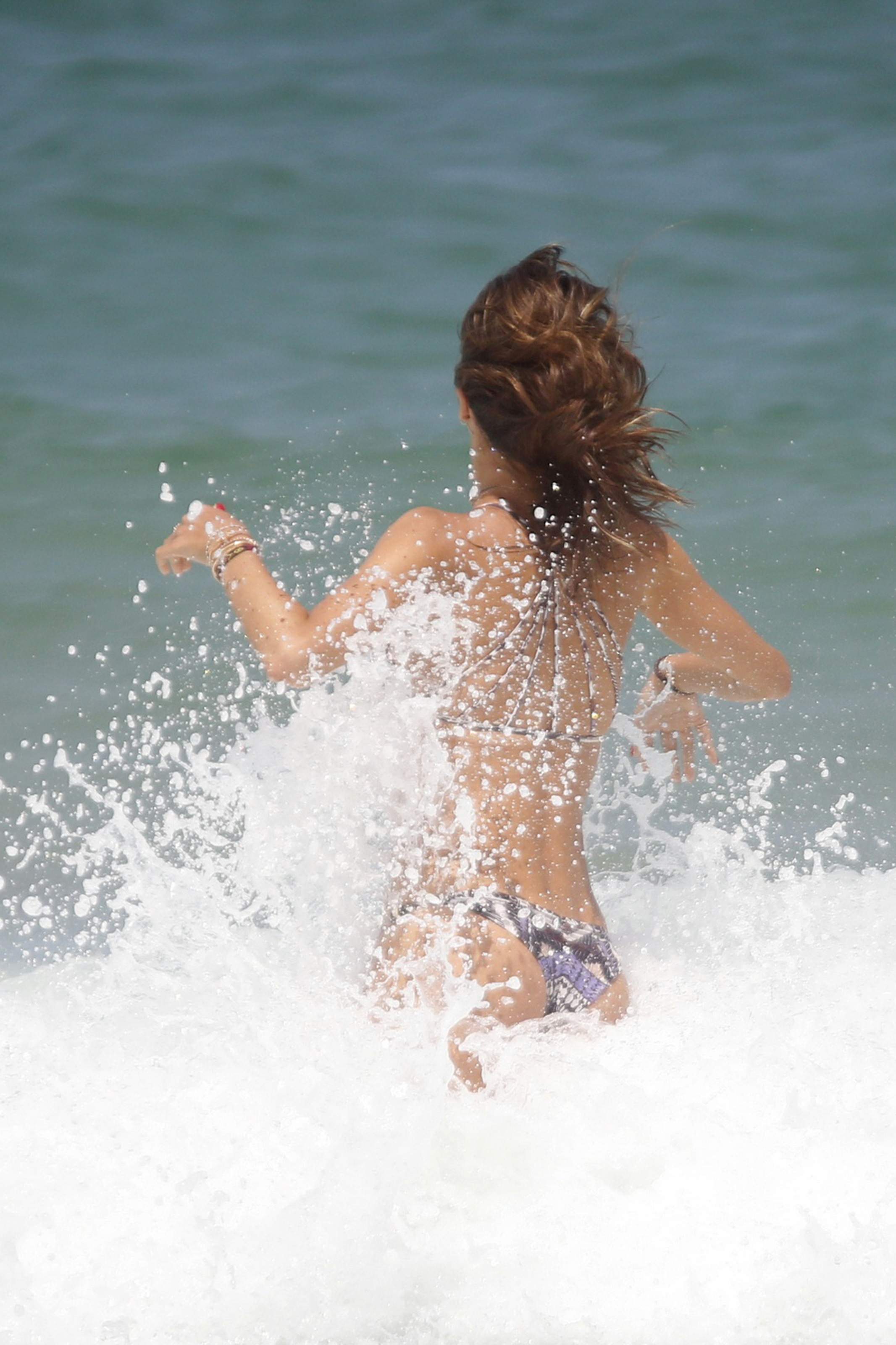 Alessandra Ambrosio sexy bikini bend over candids on the beach in Brazil 42x HQ photos 42.jpg