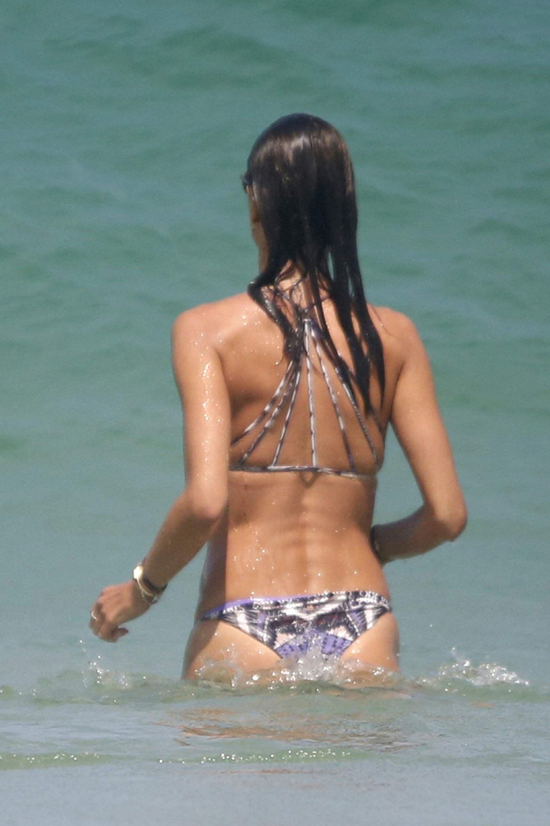 Alessandra Ambrosio sexy bikini bend over candids on the beach in Brazil 42x HQ photos 19.jpg