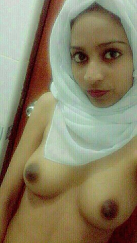 282px x 500px - Hyderabad Muslim Girl Showing Sexy Boobs Selfies | Indian Nude Girls
