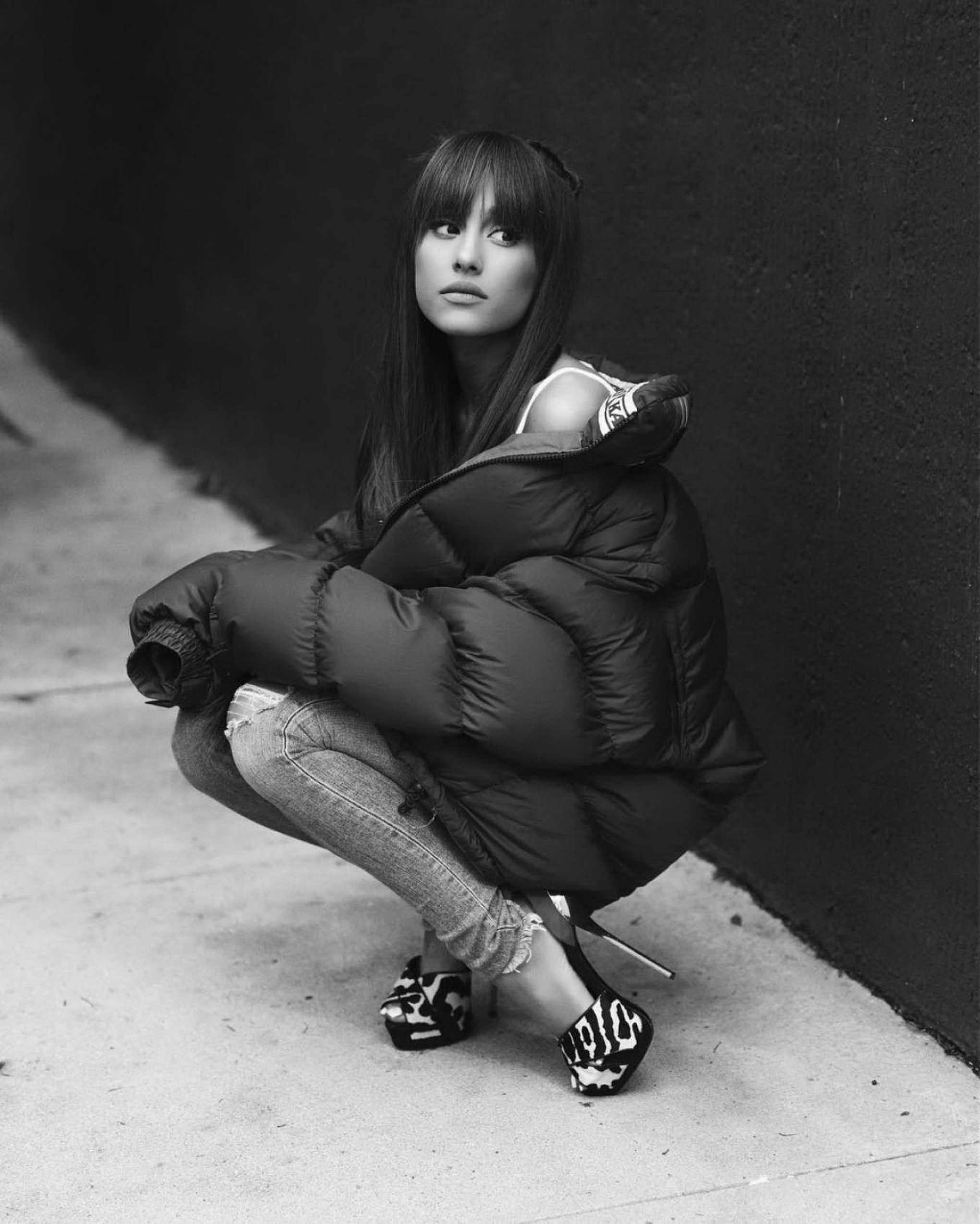 Ariana Grande sexy leggy Jones Crow photo shoot 5x HQ photos 7.jpg