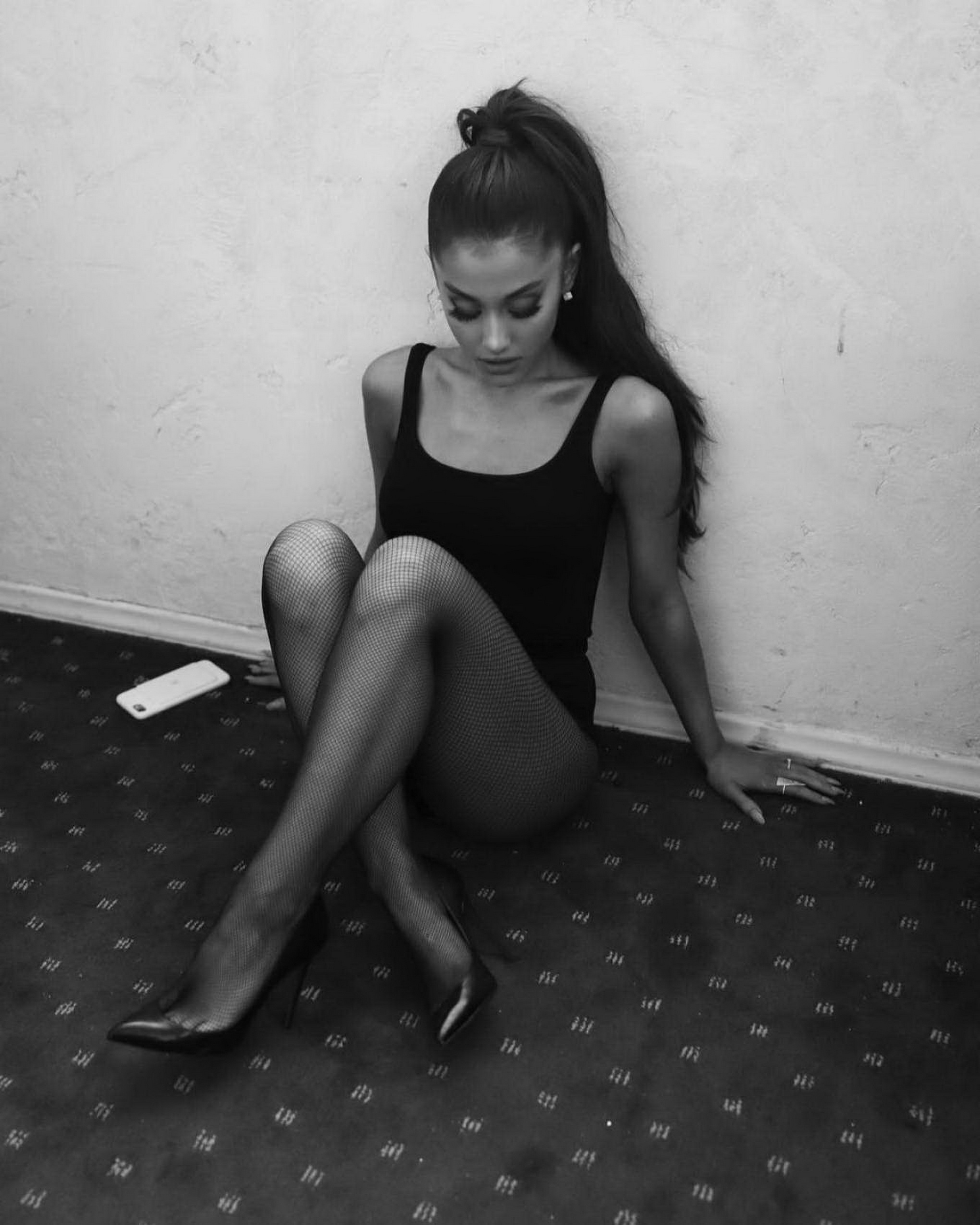Ariana Grande sexy leggy Jones Crow photo shoot 5x HQ photos 4.jpg