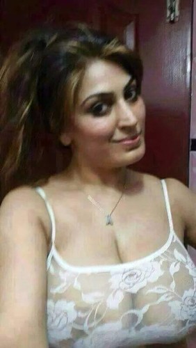 Sexy Arab Wife Topless Selfies Showing Huge Mamme Indian Nude Girls