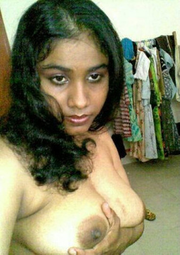 Horny Indian Tits - Horny Indian Girl With Extremely Big Boobs Nude Selfies ...