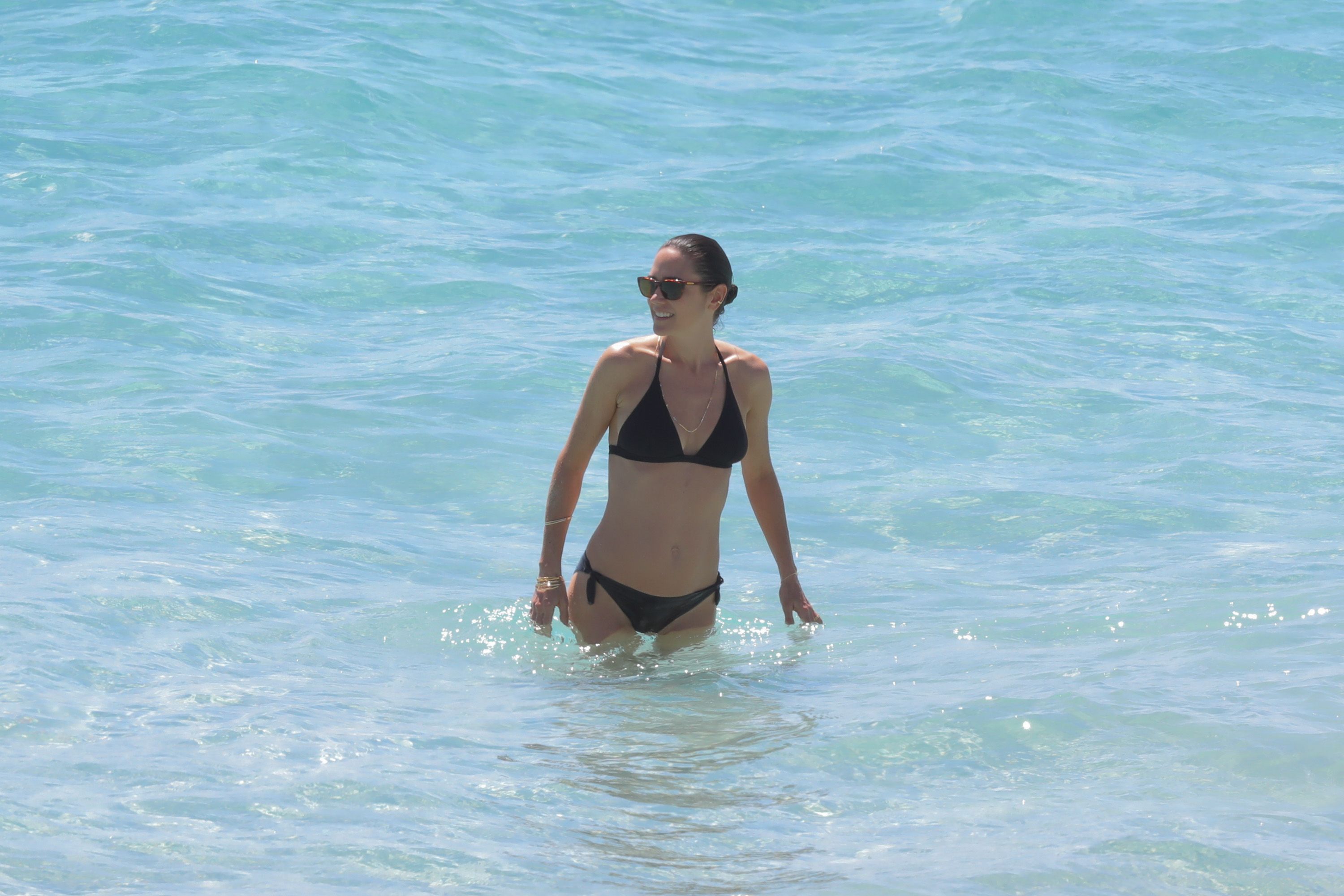 Jennifer Connelly sexy bikini cameltoe pokies candids on the beach in St Barts 66x HQ photos 63.jpg