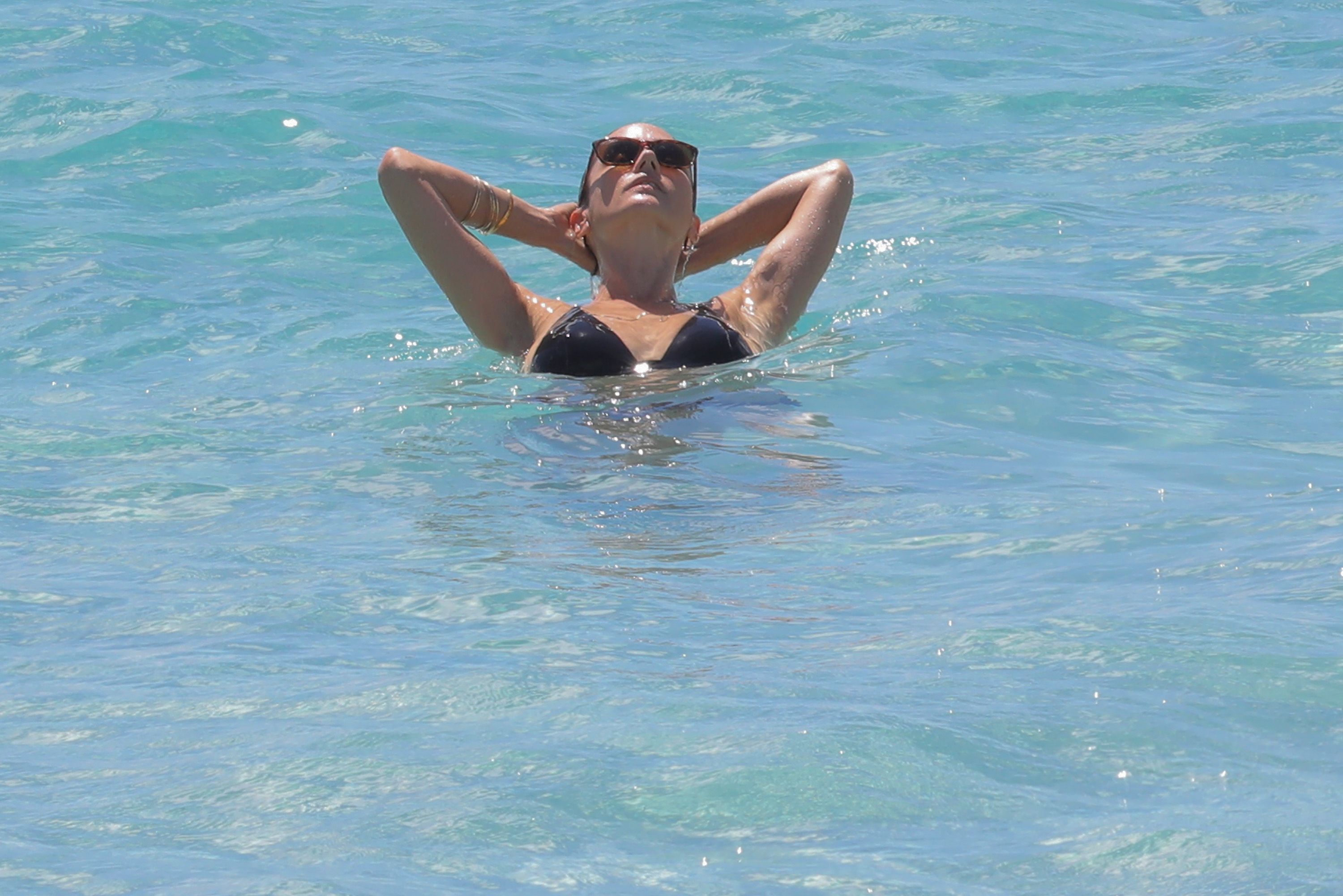 Jennifer Connelly sexy bikini cameltoe pokies candids on the beach in St Barts 66x HQ photos 64.jpg
