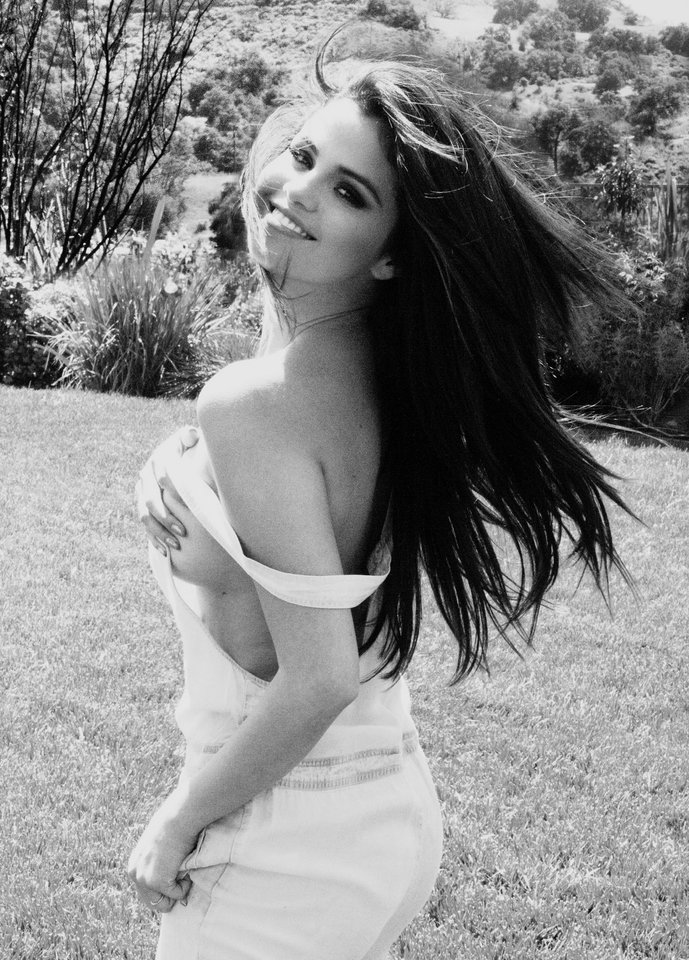 Selena Gomez braless sideboob in Instagram HQ photo 2.jpg