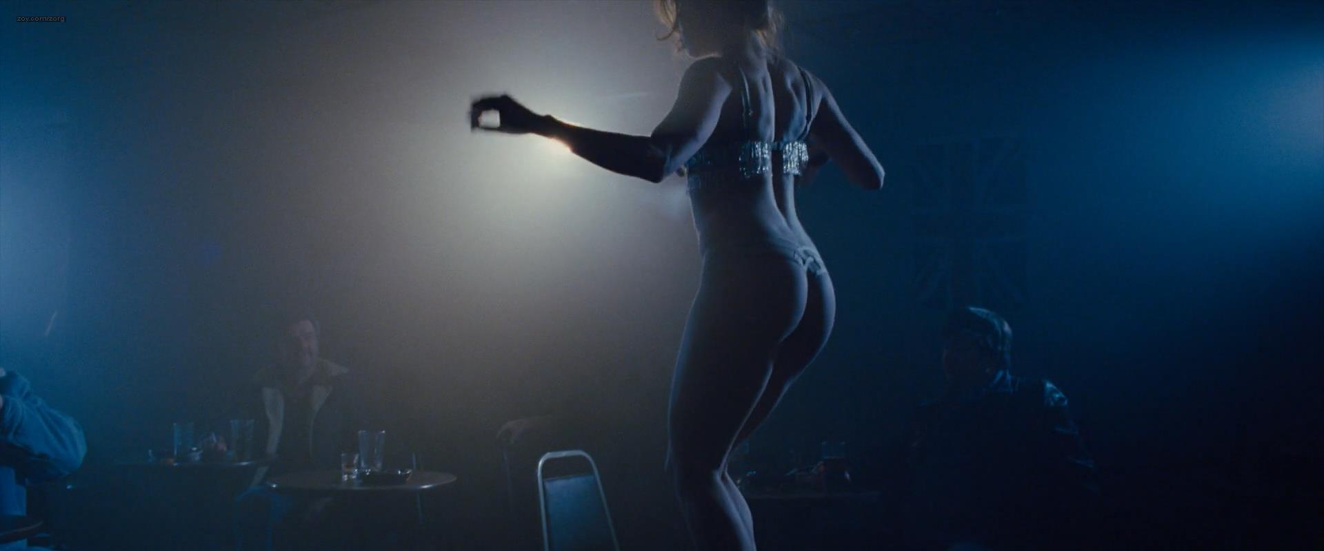 Amy Adams, Jennifer Lawrence - American Hustle 1080p BluRay 2.jpg