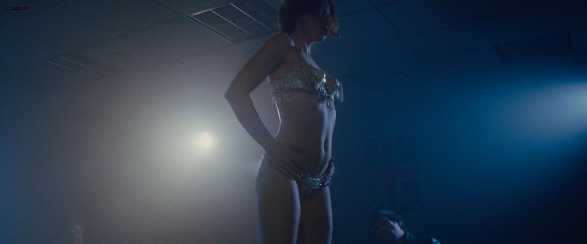 Amy Adams, Jennifer Lawrence - American Hustle 1080p BluRay 4.jpg