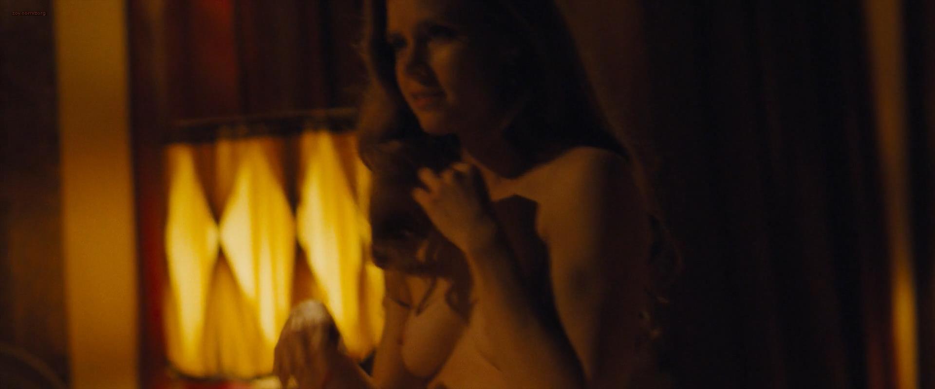 Amy Adams, Jennifer Lawrence - American Hustle 1080p BluRay 8.jpg