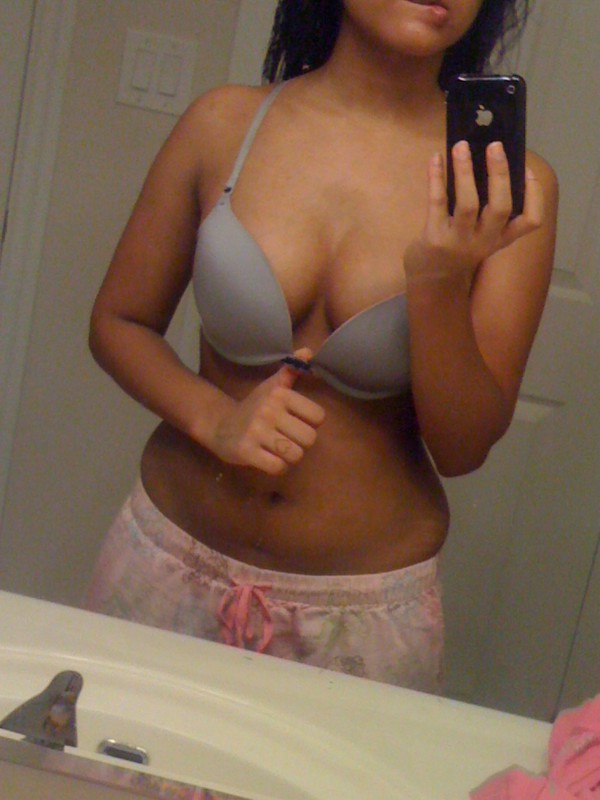 Sweet-Indian-desi-girl-topless-nude-selfie-1.jpg