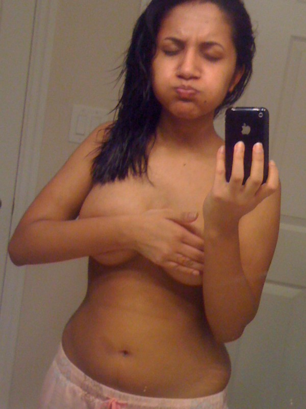 Sweet-Indian-desi-girl-topless-nude-selfie-6.jpg