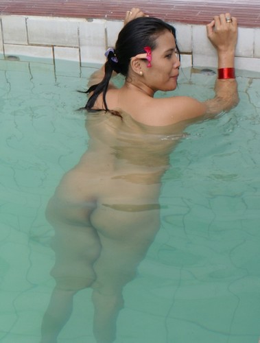 Desi Girl Naked Swiming - Indian Nudist Wife Swimming Naked Posing Tits and Ass | Indian Nude Girls