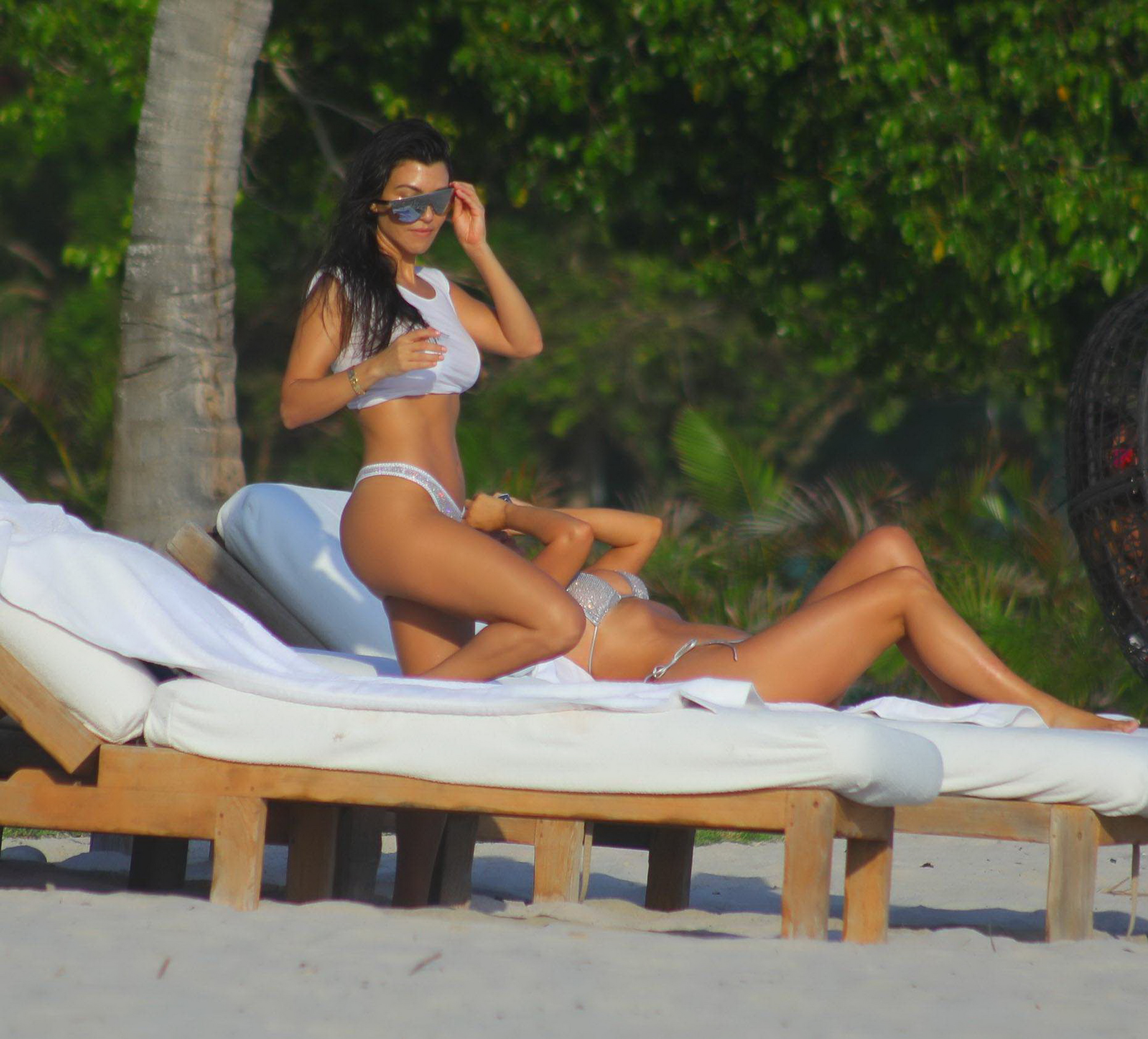 Kim Kardashian and Kourtney Kardashian big asses in tiny bikinis candids on the beach in Mexico 28x UHQ photos 28.jpg