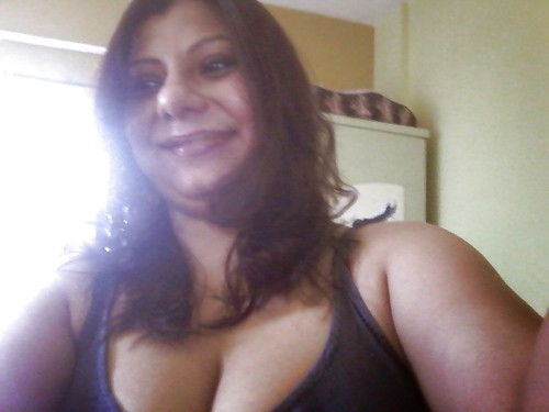 Mature Gujrati Wife Topless Selfies Showing Huge Boobs Indian Nude Girls