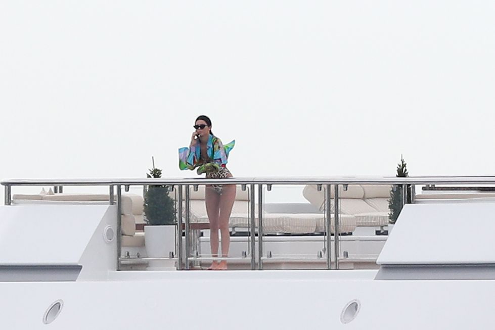 Kendall Jenner sexy swimsuit candids on a yacht in Antibes 198x MixQ photos 191.jpg