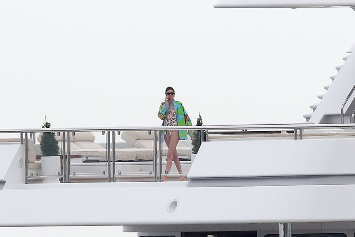 Kendall Jenner sexy swimsuit candids on a yacht in Antibes 198x MixQ photos 171.jpg
