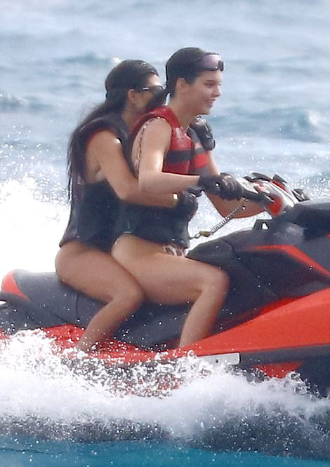 Kendall Jenner sexy swimsuit candids on a yacht in Antibes 198x MixQ photos 134.jpg