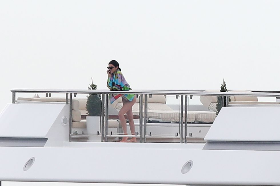 Kendall Jenner sexy swimsuit candids on a yacht in Antibes 198x MixQ photos 157.jpg