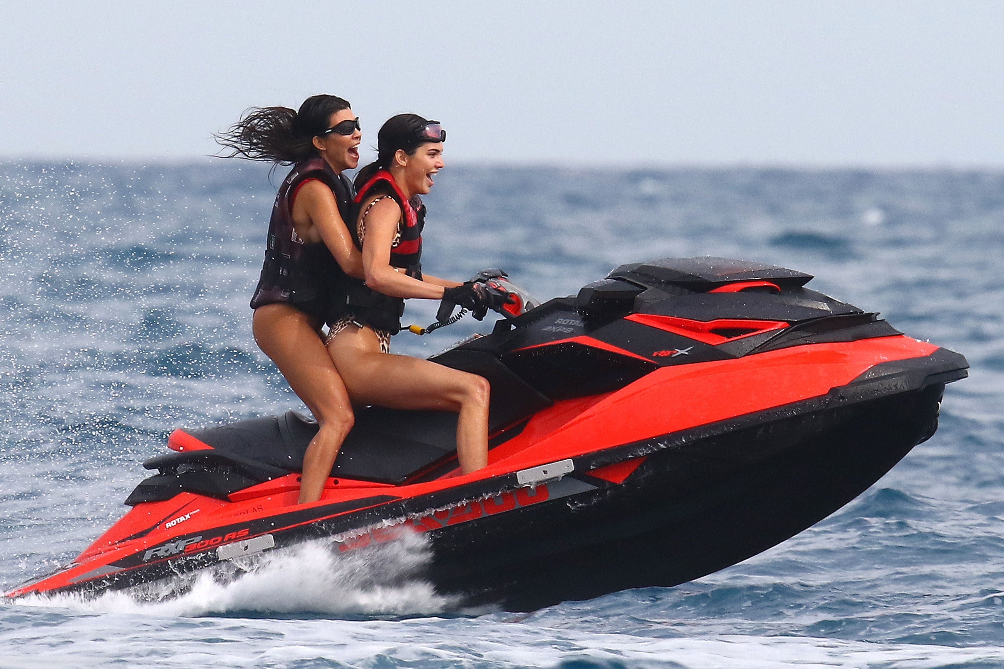Kendall Jenner sexy swimsuit candids on a yacht in Antibes 198x MixQ photos 109.jpg