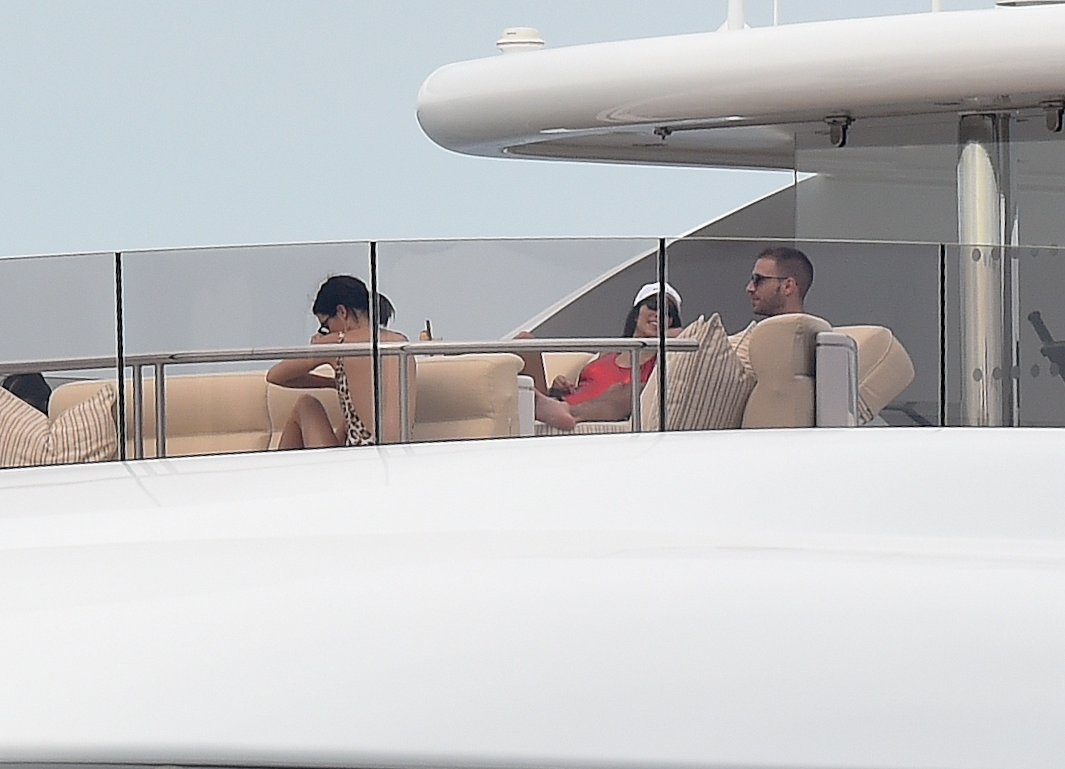 Kendall Jenner sexy swimsuit candids on a yacht in Antibes 198x MixQ photos 123.jpg