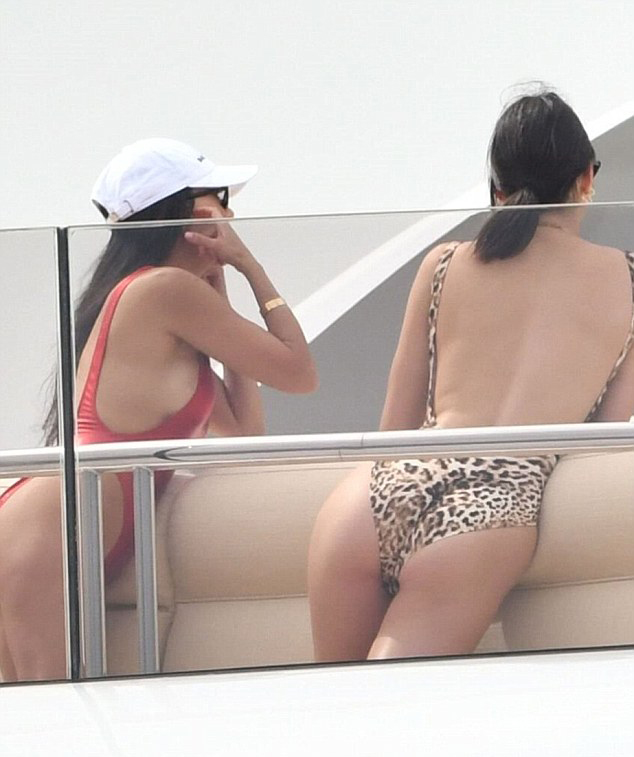 Kendall Jenner sexy swimsuit candids on a yacht in Antibes 198x MixQ photos 46.jpg