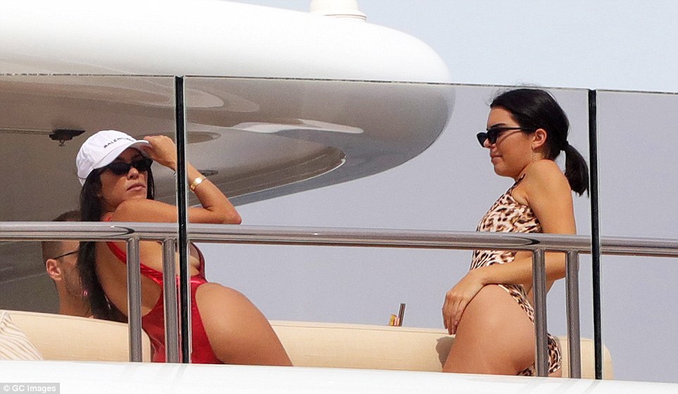 Kendall Jenner sexy swimsuit candids on a yacht in Antibes 198x MixQ photos 130.jpg