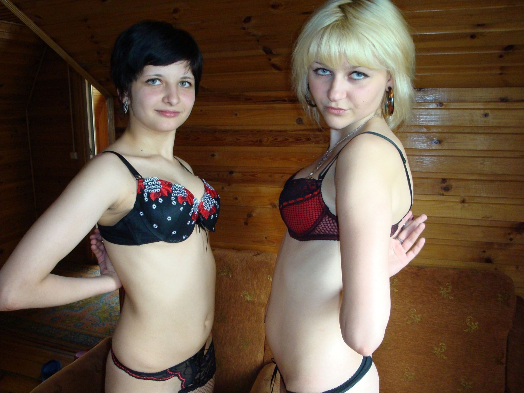 domowy-striptiz-zrobiony-przez-dwie-rosyjskie-nastolatki60.jpg